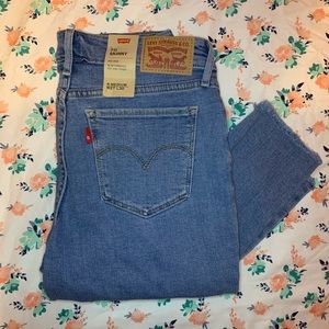 711 Skinny Levi’s